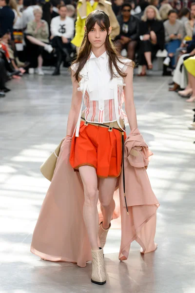 Look 10